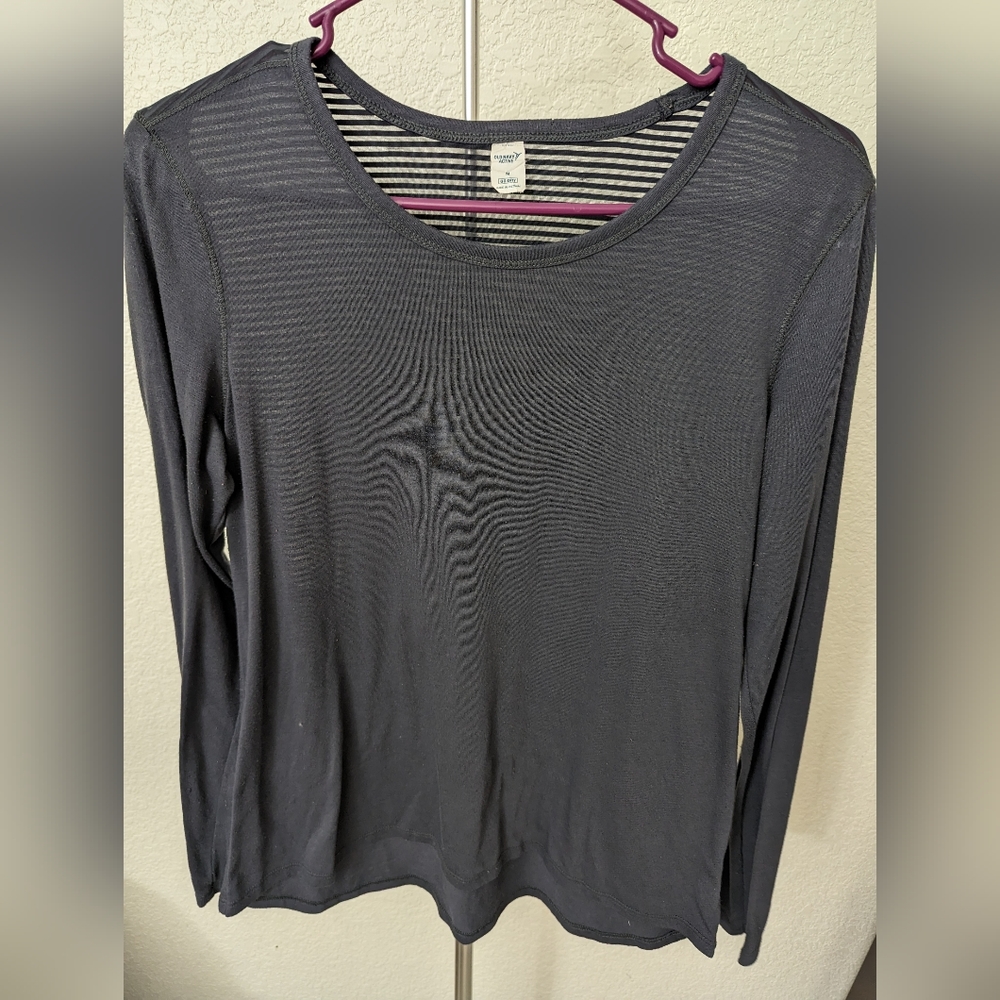 Old Navy Go Dry long sleeve. Shear striped back Dark Gray